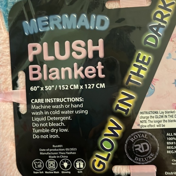 Mermaid Glow In The Dark Blanket Pink Green 60”x50” - Picture 5 of 5